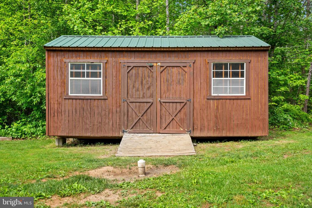 4162 PINEWOOD LN, JEFFERSONTON, Virginia 22724, 5 Bedrooms Bedrooms, ,4 BathroomsBathrooms,Residential,4162 PINEWOOD LN,VACU2010550 MLS # VACU2010550