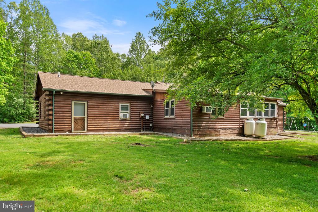 4162 PINEWOOD LN, JEFFERSONTON, Virginia 22724, 5 Bedrooms Bedrooms, ,4 BathroomsBathrooms,Residential,4162 PINEWOOD LN,VACU2010550 MLS # VACU2010550
