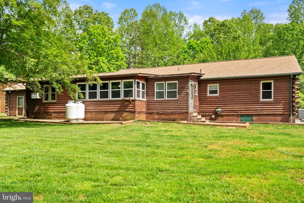 4162 PINEWOOD LN, JEFFERSONTON, Virginia 22724, 5 Bedrooms Bedrooms, ,4 BathroomsBathrooms,Residential,4162 PINEWOOD LN,VACU2010550 MLS # VACU2010550