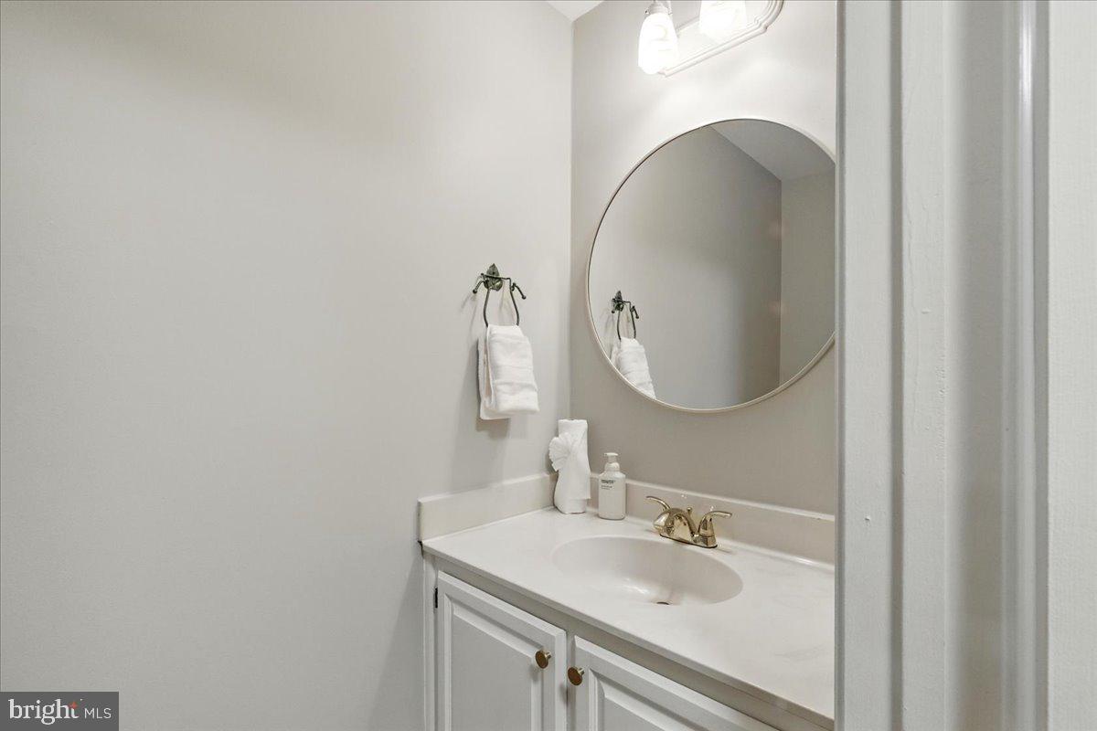 14474 FOUR CHIMNEY DR, CENTREVILLE, Virginia 20120, 3 Bedrooms Bedrooms, ,2 BathroomsBathrooms,Residential,For sale,14474 FOUR CHIMNEY DR,VAFX2235606 MLS # VAFX2235606