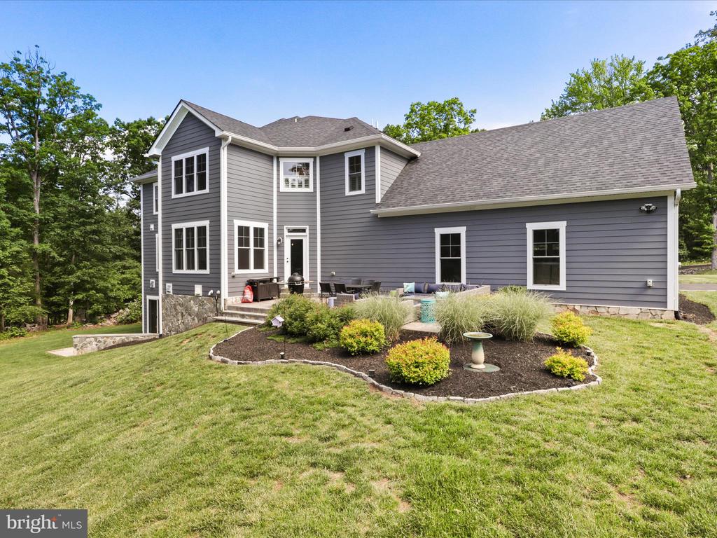 8254 LEES RIDGE RD, WARRENTON, Virginia 20186, 5 Bedrooms Bedrooms, ,4 BathroomsBathrooms,Residential,8254 LEES RIDGE RD,VAFQ2016568 MLS # VAFQ2016568