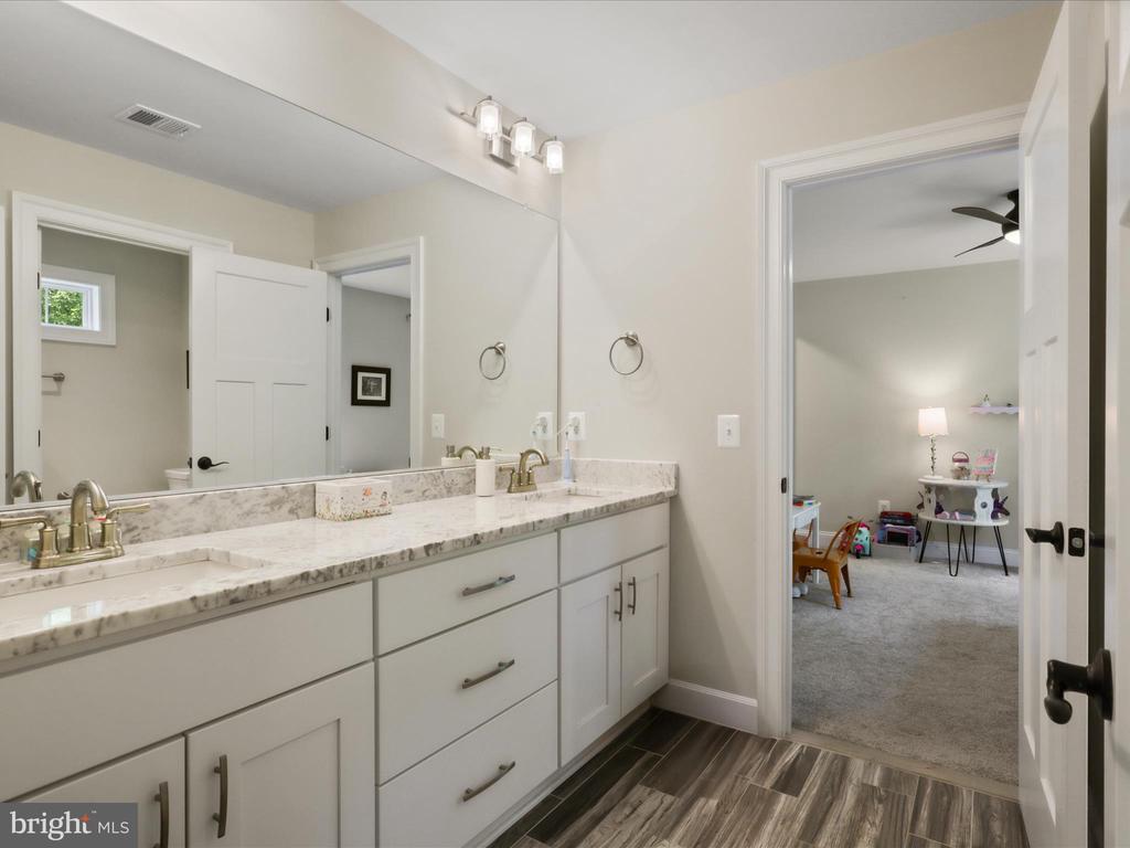 8254 LEES RIDGE RD, WARRENTON, Virginia 20186, 5 Bedrooms Bedrooms, ,4 BathroomsBathrooms,Residential,8254 LEES RIDGE RD,VAFQ2016568 MLS # VAFQ2016568