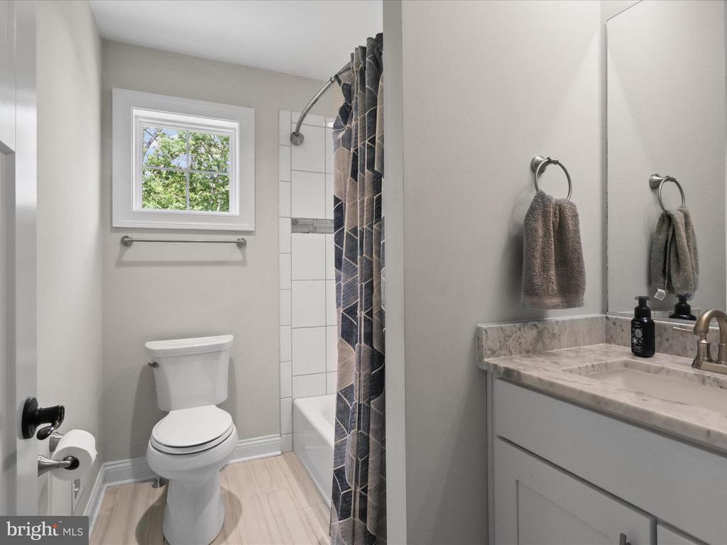 8254 LEES RIDGE RD, WARRENTON, Virginia 20186, 5 Bedrooms Bedrooms, ,4 BathroomsBathrooms,Residential,8254 LEES RIDGE RD,VAFQ2016568 MLS # VAFQ2016568