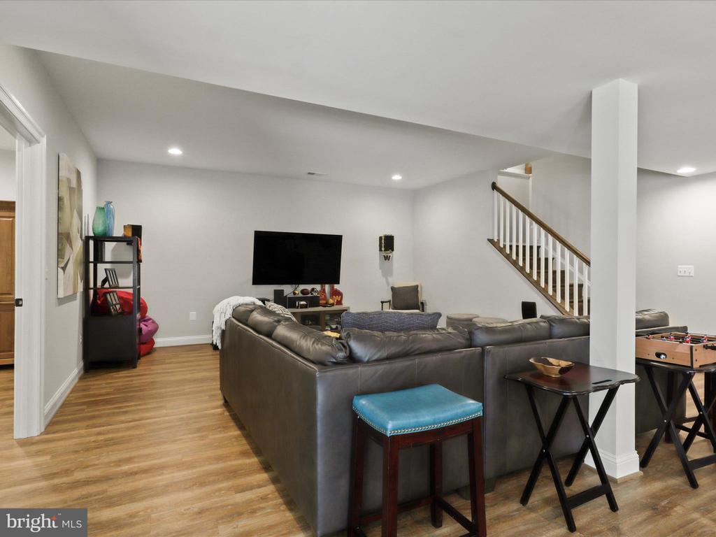 8254 LEES RIDGE RD, WARRENTON, Virginia 20186, 5 Bedrooms Bedrooms, ,4 BathroomsBathrooms,Residential,8254 LEES RIDGE RD,VAFQ2016568 MLS # VAFQ2016568