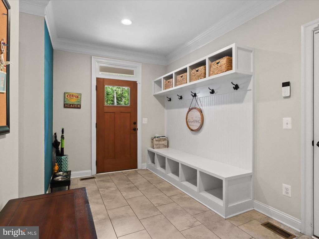 8254 LEES RIDGE RD, WARRENTON, Virginia 20186, 5 Bedrooms Bedrooms, ,4 BathroomsBathrooms,Residential,8254 LEES RIDGE RD,VAFQ2016568 MLS # VAFQ2016568