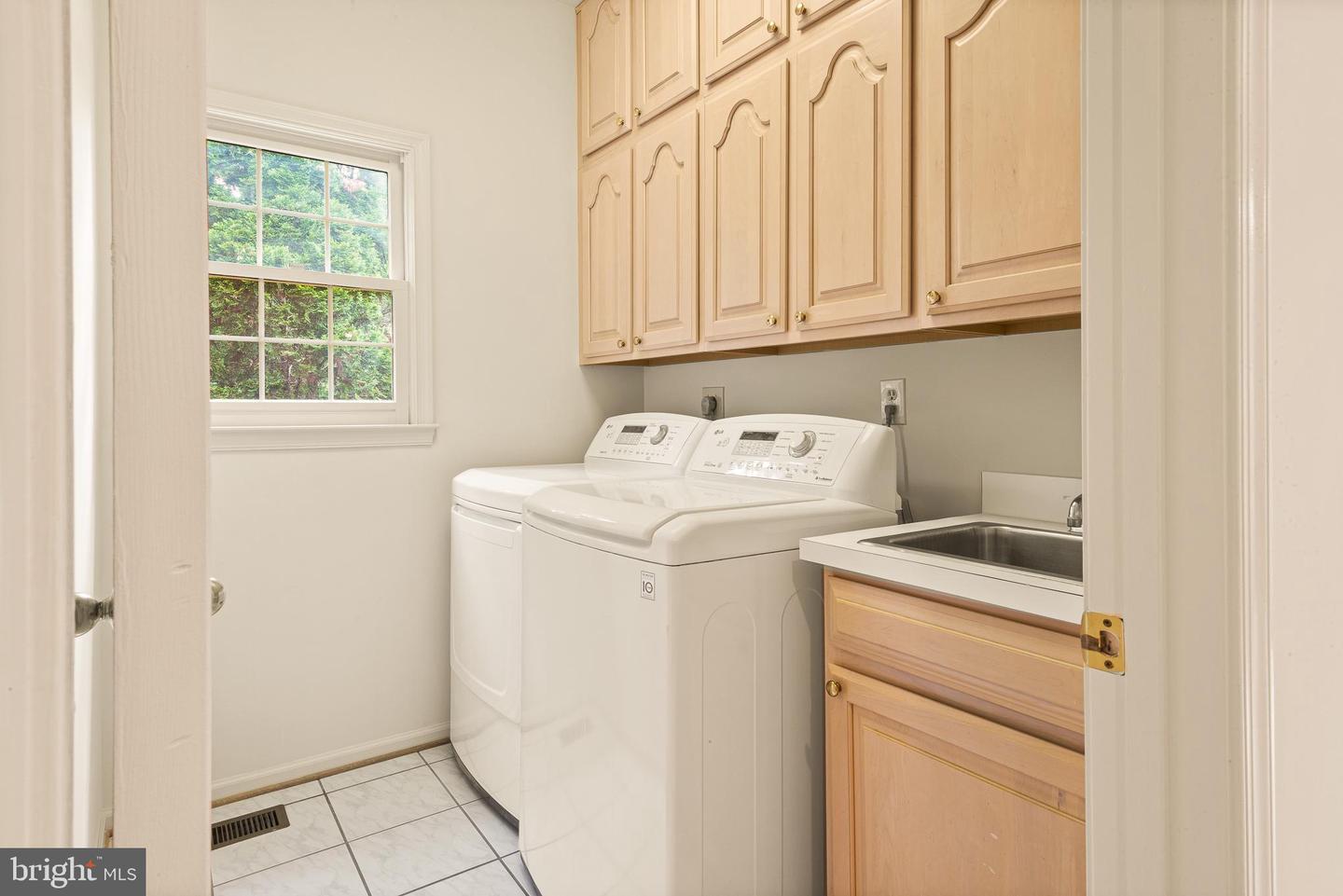8305 JUDY WITT LN, VIENNA, Virginia 22182, 4 Bedrooms Bedrooms, ,5 BathroomsBathrooms,Residential,For sale,8305 JUDY WITT LN,VAFX2235690 MLS # VAFX2235690