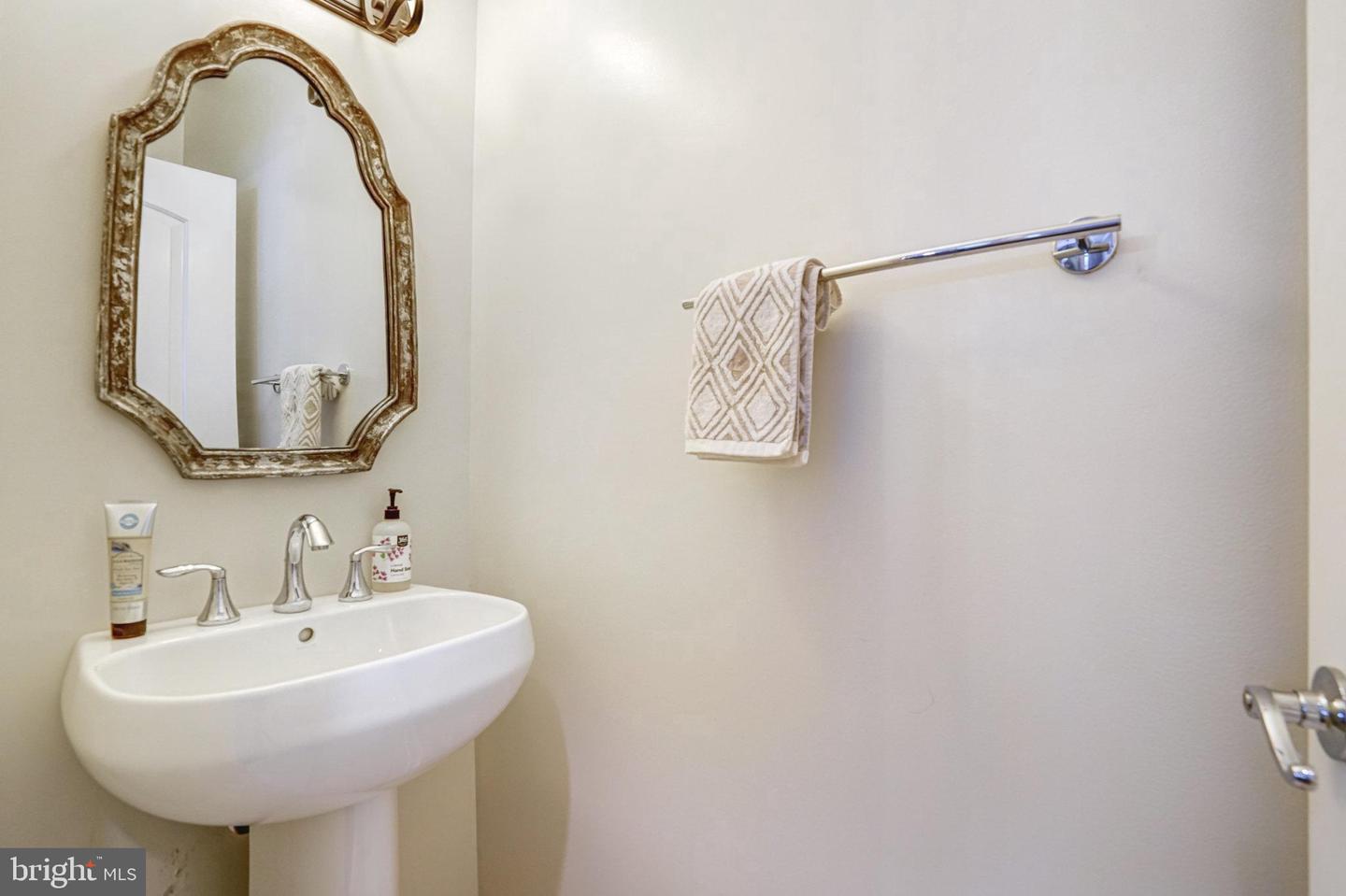 5712 GLENMULLEN PL, ALEXANDRIA, Virginia 22303, 5 Bedrooms Bedrooms, ,3 BathroomsBathrooms,Residential,For sale,5712 GLENMULLEN PL,VAFX2235740 MLS # VAFX2235740