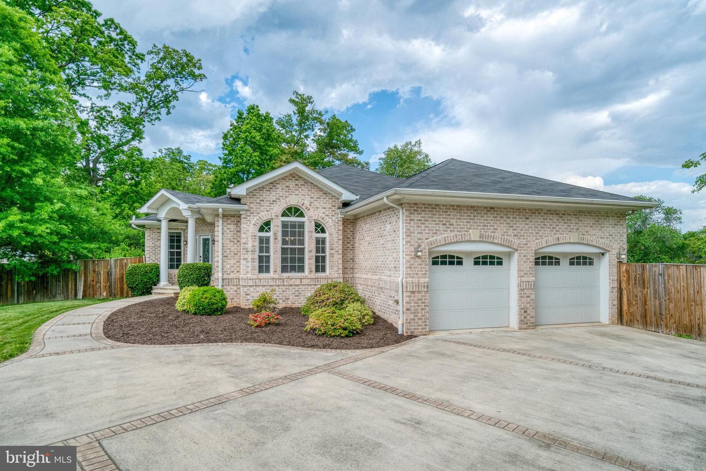 5712 GLENMULLEN PL, ALEXANDRIA, Virginia 22303, 5 Bedrooms Bedrooms, ,3 BathroomsBathrooms,Residential,For sale,5712 GLENMULLEN PL,VAFX2235740 MLS # VAFX2235740