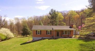 16772 PATRICK HENRY HWY, ROSELAND, Virginia 22967, 3 Bedrooms Bedrooms, ,1 BathroomBathrooms,Residential,16772 PATRICK HENRY HWY,660482 MLS # 660482
