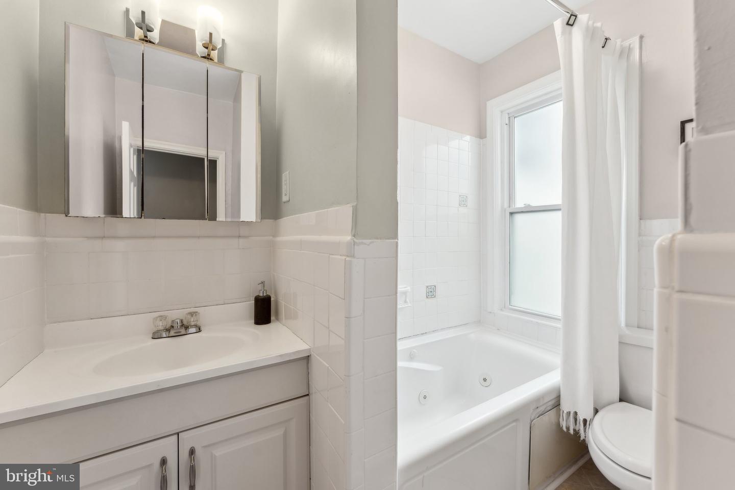 812 NEW HAMPSHIRE AVE NW, WASHINGTON, District Of Columbia 20037, 2 Bedrooms Bedrooms, ,1 BathroomBathrooms,Residential,For sale,812 NEW HAMPSHIRE AVE NW,DCDC2197080 MLS # DCDC2197080