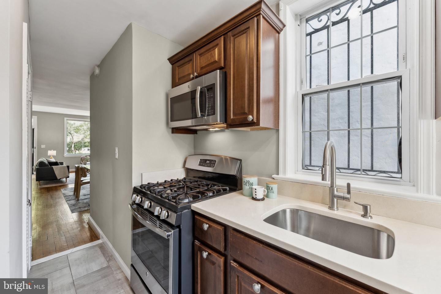 812 NEW HAMPSHIRE AVE NW, WASHINGTON, District Of Columbia 20037, 2 Bedrooms Bedrooms, ,1 BathroomBathrooms,Residential,For sale,812 NEW HAMPSHIRE AVE NW,DCDC2197080 MLS # DCDC2197080