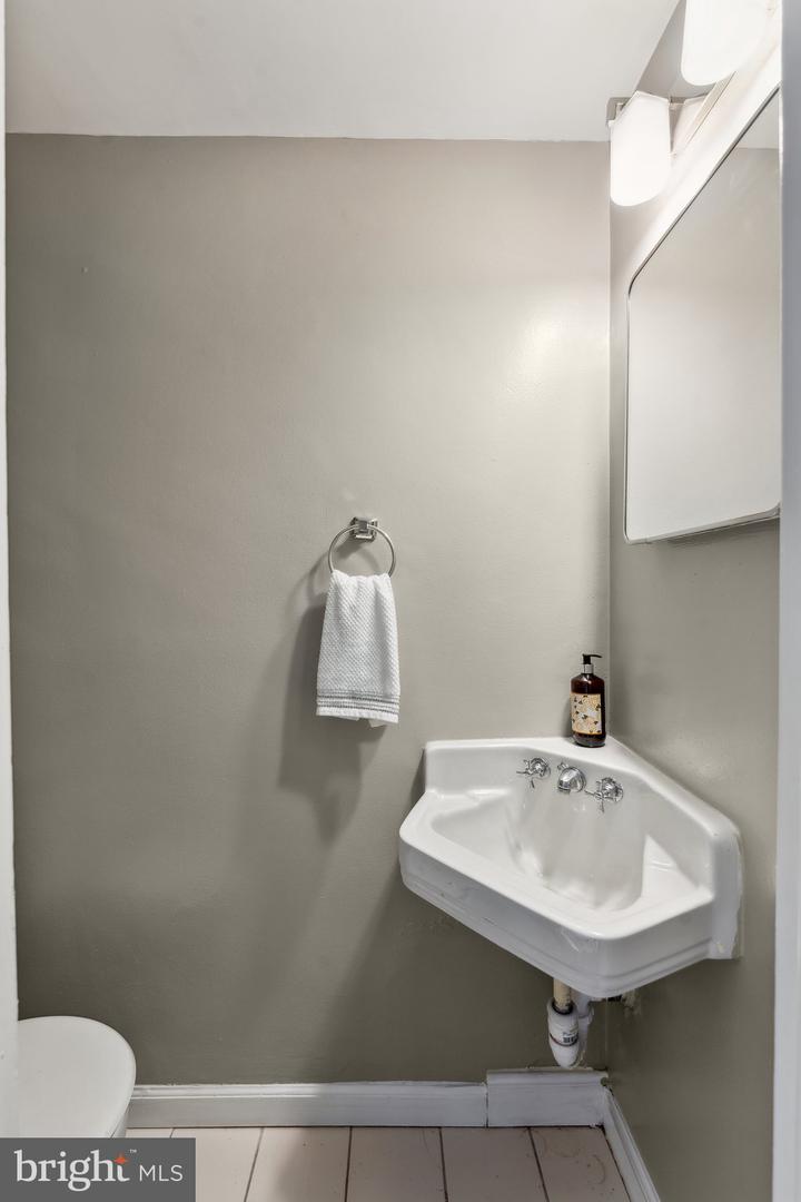 812 NEW HAMPSHIRE AVE NW, WASHINGTON, District Of Columbia 20037, 2 Bedrooms Bedrooms, ,1 BathroomBathrooms,Residential,For sale,812 NEW HAMPSHIRE AVE NW,DCDC2197080 MLS # DCDC2197080