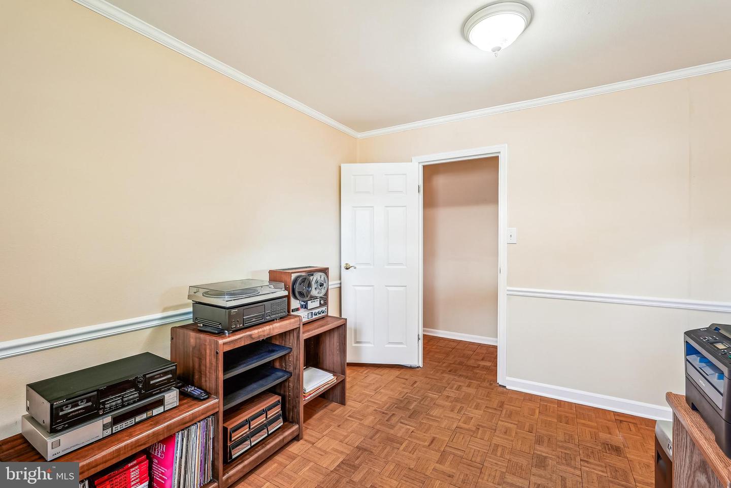 609 S DOGWOOD ST, STERLING, Virginia 20164, 3 Bedrooms Bedrooms, ,2 BathroomsBathrooms,Residential,For sale,609 S DOGWOOD ST,VALO2094674 MLS # VALO2094674