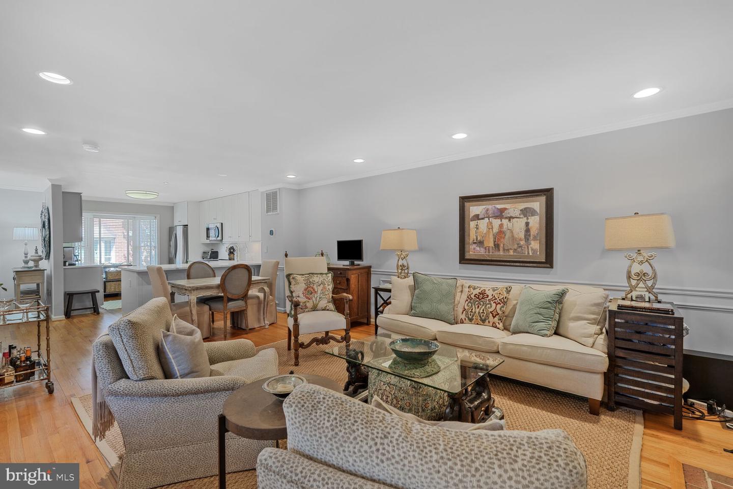 4090 CHERRY HILL RD, ARLINGTON, Virginia 22207, 2 Bedrooms Bedrooms, ,2 BathroomsBathrooms,Residential,For sale,4090 CHERRY HILL RD,VAAR2056530 MLS # VAAR2056530