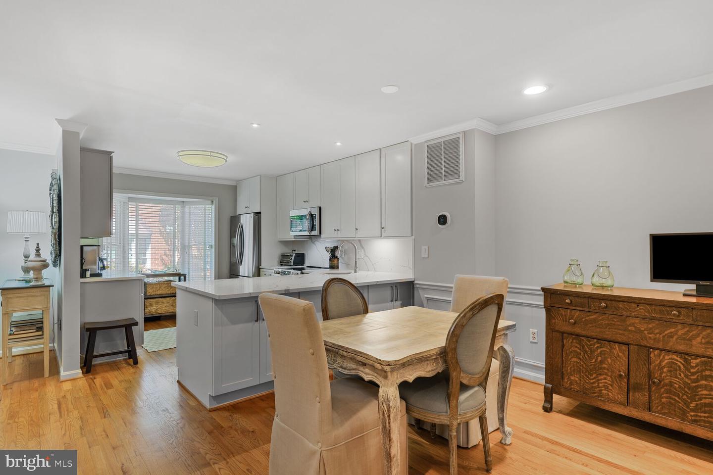 4090 CHERRY HILL RD, ARLINGTON, Virginia 22207, 2 Bedrooms Bedrooms, ,2 BathroomsBathrooms,Residential,For sale,4090 CHERRY HILL RD,VAAR2056530 MLS # VAAR2056530