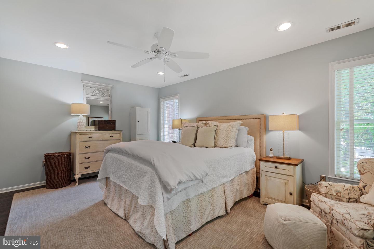 4090 CHERRY HILL RD, ARLINGTON, Virginia 22207, 2 Bedrooms Bedrooms, ,2 BathroomsBathrooms,Residential,For sale,4090 CHERRY HILL RD,VAAR2056530 MLS # VAAR2056530