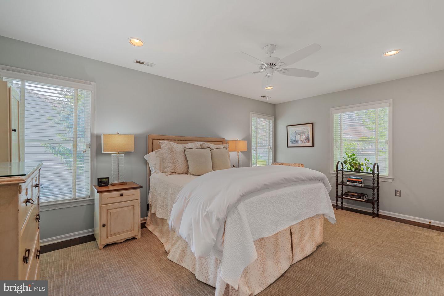 4090 CHERRY HILL RD, ARLINGTON, Virginia 22207, 2 Bedrooms Bedrooms, ,2 BathroomsBathrooms,Residential,For sale,4090 CHERRY HILL RD,VAAR2056530 MLS # VAAR2056530