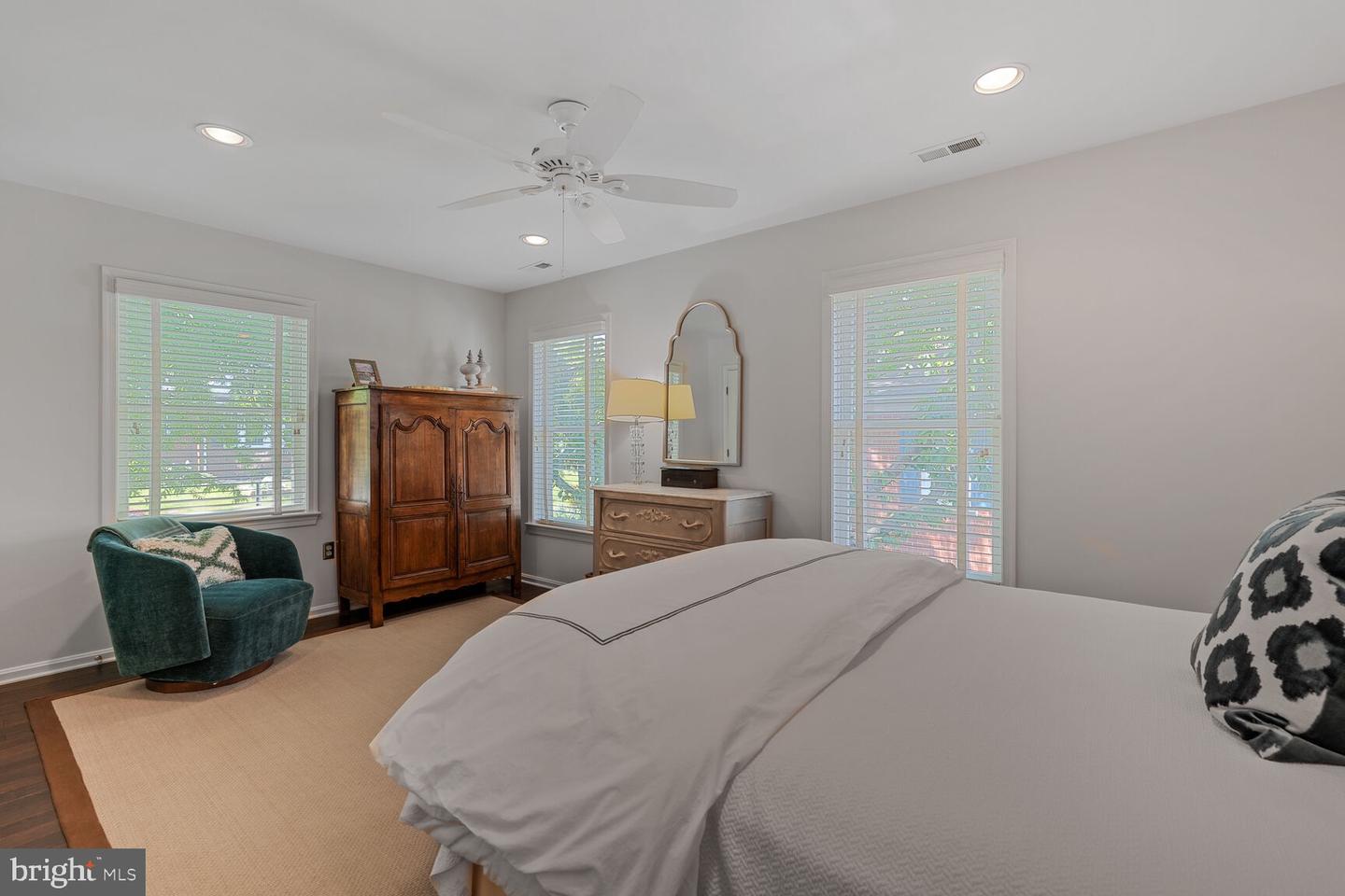 4090 CHERRY HILL RD, ARLINGTON, Virginia 22207, 2 Bedrooms Bedrooms, ,2 BathroomsBathrooms,Residential,For sale,4090 CHERRY HILL RD,VAAR2056530 MLS # VAAR2056530