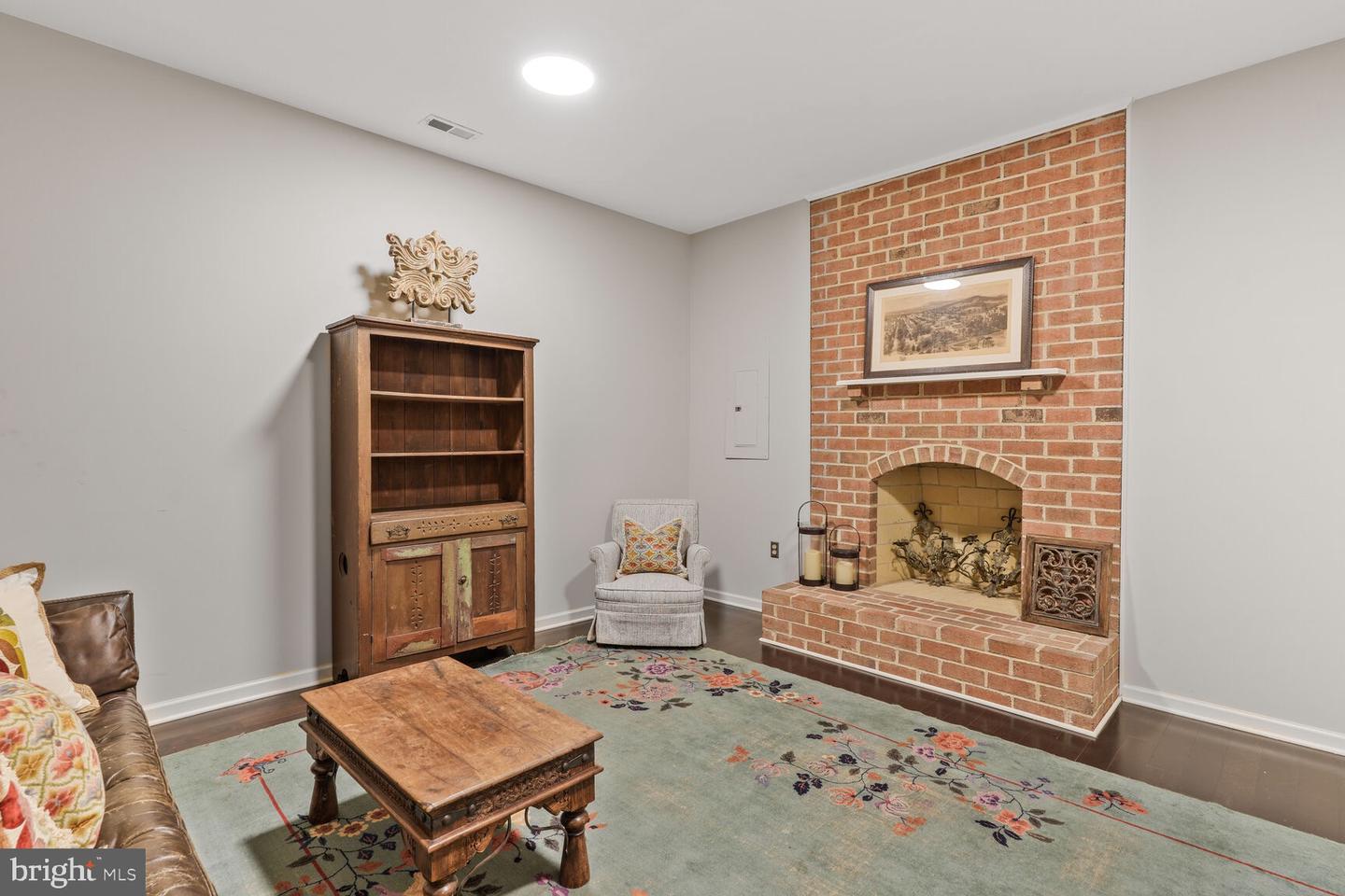 4090 CHERRY HILL RD, ARLINGTON, Virginia 22207, 2 Bedrooms Bedrooms, ,2 BathroomsBathrooms,Residential,For sale,4090 CHERRY HILL RD,VAAR2056530 MLS # VAAR2056530