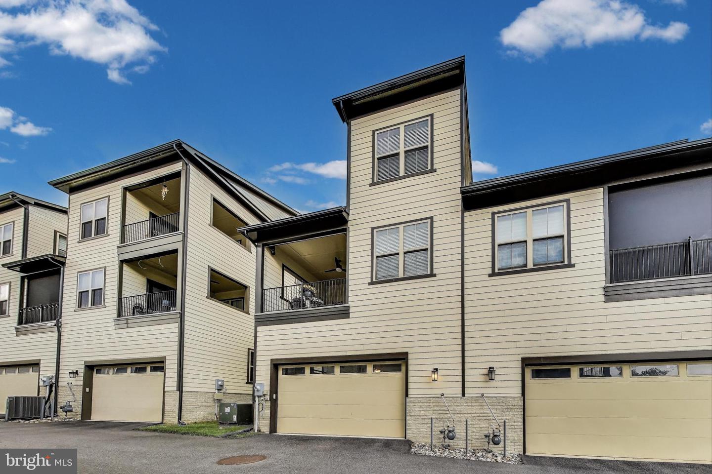 6103 OLIVET DR, ALEXANDRIA, Virginia 22315, 3 Bedrooms Bedrooms, ,2 BathroomsBathrooms,Residential,For sale,6103 OLIVET DR,VAFX2236324 MLS # VAFX2236324