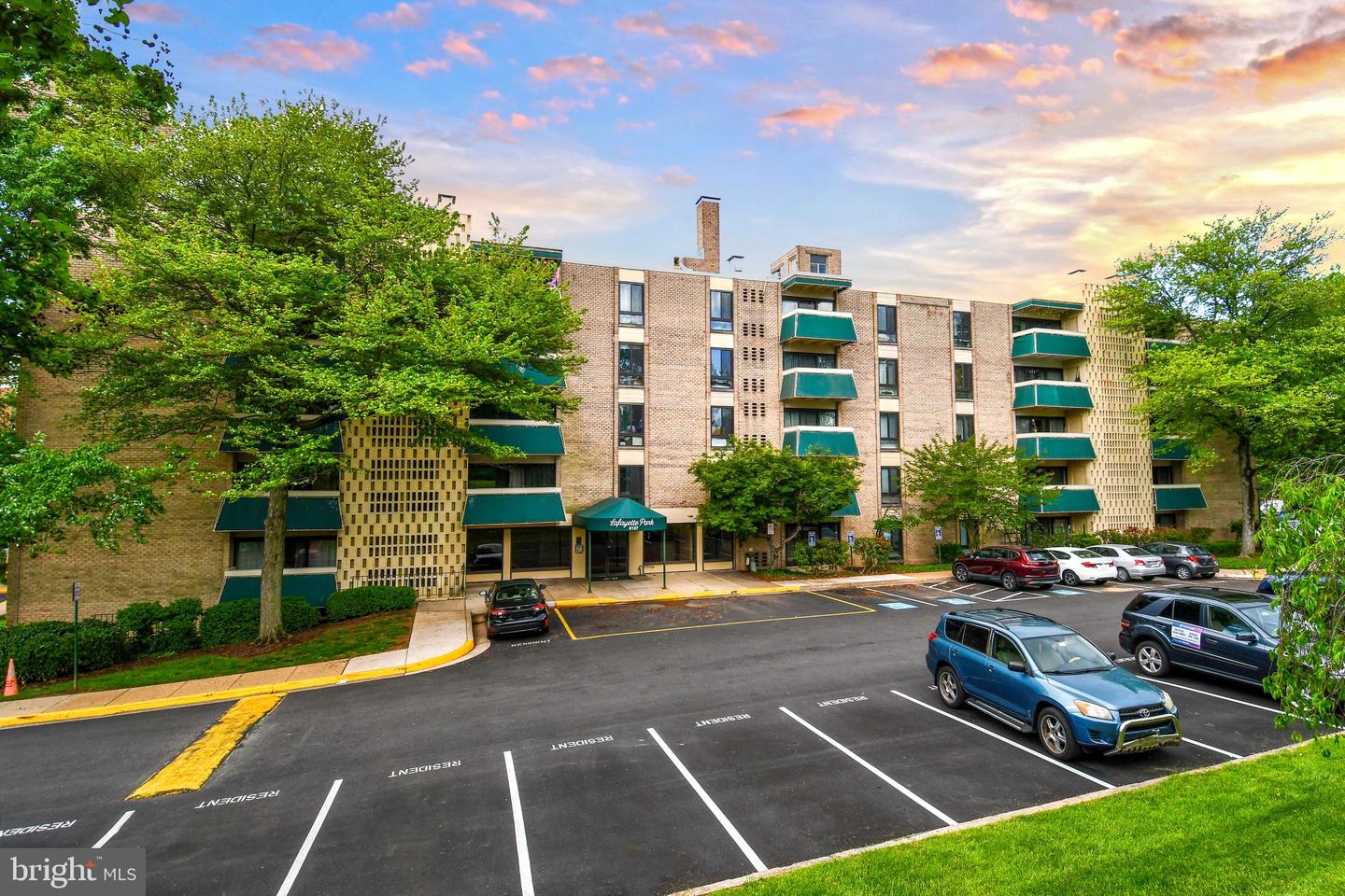 6137 LEESBURG PIKE #101, FALLS CHURCH, Virginia 22041, 1 Bedroom Bedrooms, 2 Rooms Rooms,1 BathroomBathrooms,Residential,For sale,6137 LEESBURG PIKE #101,VAFX2236338 MLS # VAFX2236338