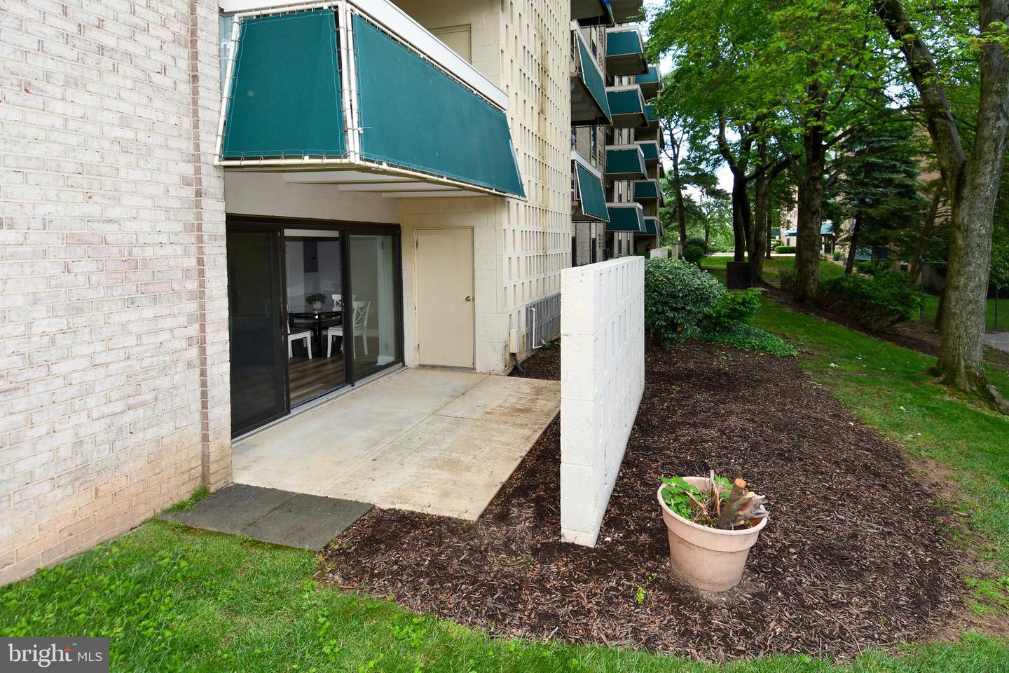 6137 LEESBURG PIKE #101, FALLS CHURCH, Virginia 22041, 1 Bedroom Bedrooms, 2 Rooms Rooms,1 BathroomBathrooms,Residential,For sale,6137 LEESBURG PIKE #101,VAFX2236338 MLS # VAFX2236338