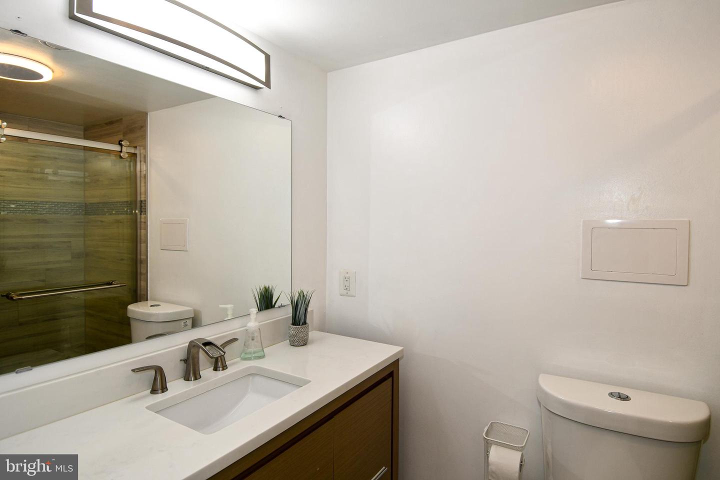 6137 LEESBURG PIKE #101, FALLS CHURCH, Virginia 22041, 1 Bedroom Bedrooms, 2 Rooms Rooms,1 BathroomBathrooms,Residential,For sale,6137 LEESBURG PIKE #101,VAFX2236338 MLS # VAFX2236338