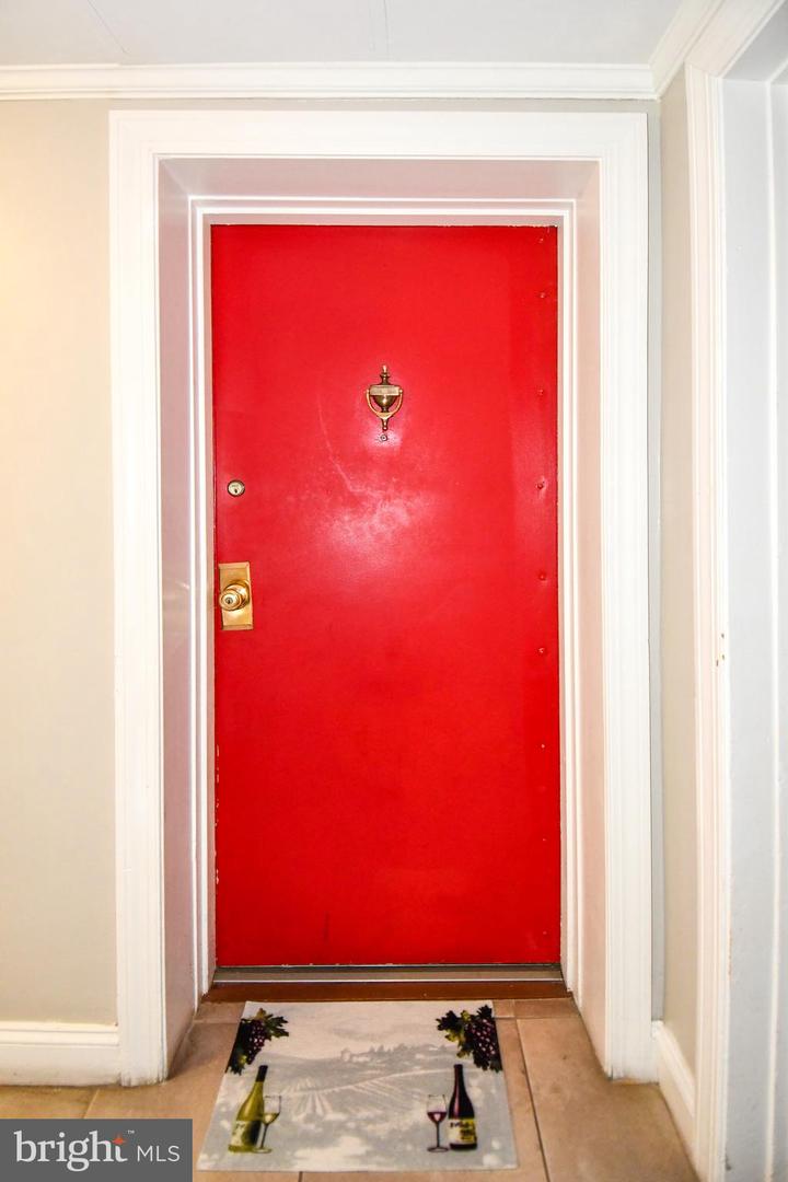 6137 LEESBURG PIKE #101, FALLS CHURCH, Virginia 22041, 1 Bedroom Bedrooms, 2 Rooms Rooms,1 BathroomBathrooms,Residential,For sale,6137 LEESBURG PIKE #101,VAFX2236338 MLS # VAFX2236338
