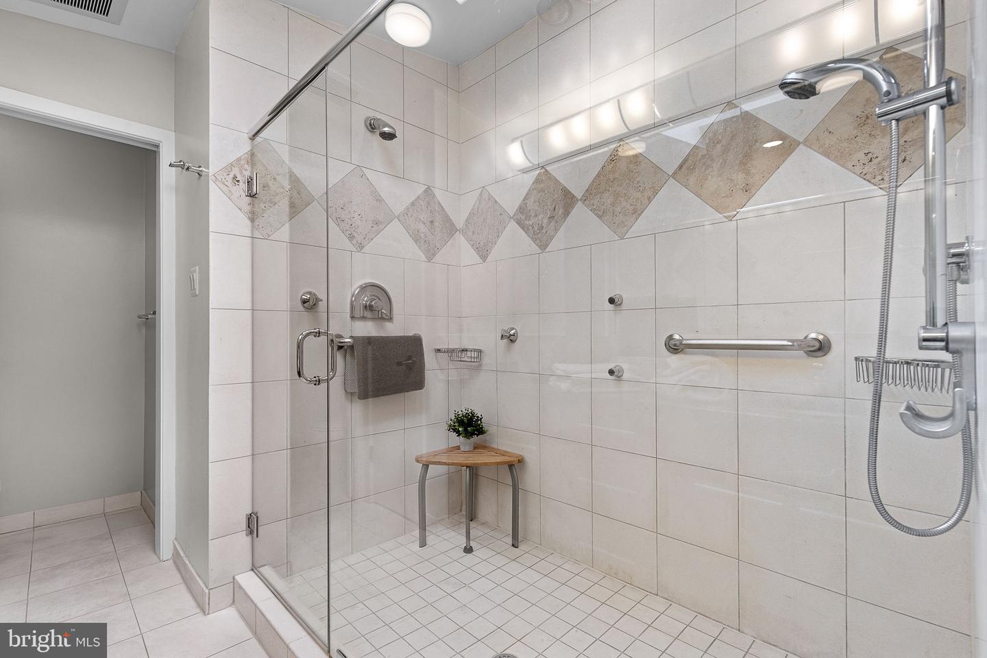 3440 MANSFIELD RD, FALLS CHURCH, Virginia 22041, 3 Bedrooms Bedrooms, ,3 BathroomsBathrooms,Residential,For sale,3440 MANSFIELD RD,VAFX2236264 MLS # VAFX2236264