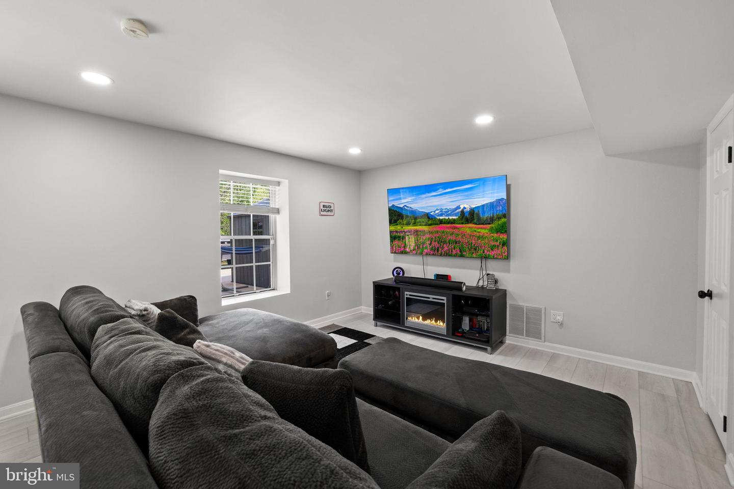 12314 VALLEY HIGH RD, HERNDON, Virginia 20170, 5 Bedrooms Bedrooms, ,2 BathroomsBathrooms,Residential,For sale,12314 VALLEY HIGH RD,VAFX2236436 MLS # VAFX2236436