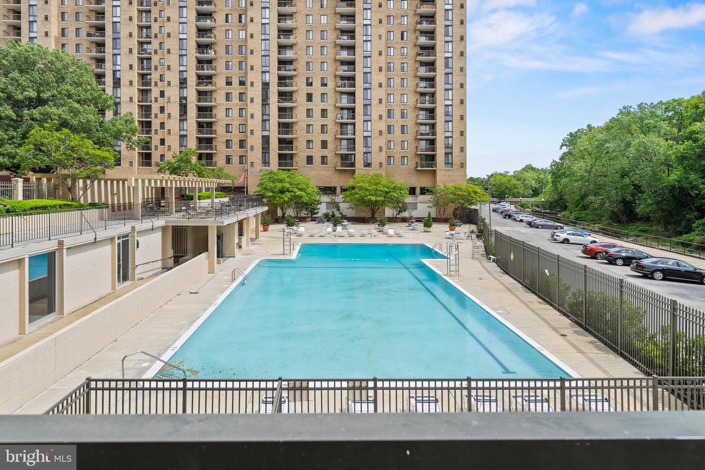 4600 S FOUR MILE RUN DR S #911, ARLINGTON, Virginia 22204, 2 Rooms Rooms,1 BathroomBathrooms,Residential,For sale,4600 S FOUR MILE RUN DR S #911,VAAR2056652 MLS # VAAR2056652