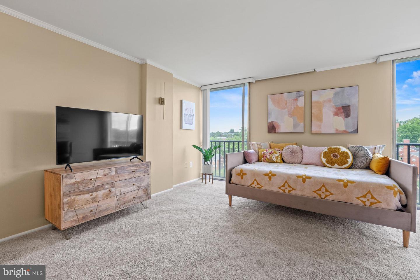 4600 S FOUR MILE RUN DR S #911, ARLINGTON, Virginia 22204, 2 Rooms Rooms,1 BathroomBathrooms,Residential,For sale,4600 S FOUR MILE RUN DR S #911,VAAR2056652 MLS # VAAR2056652