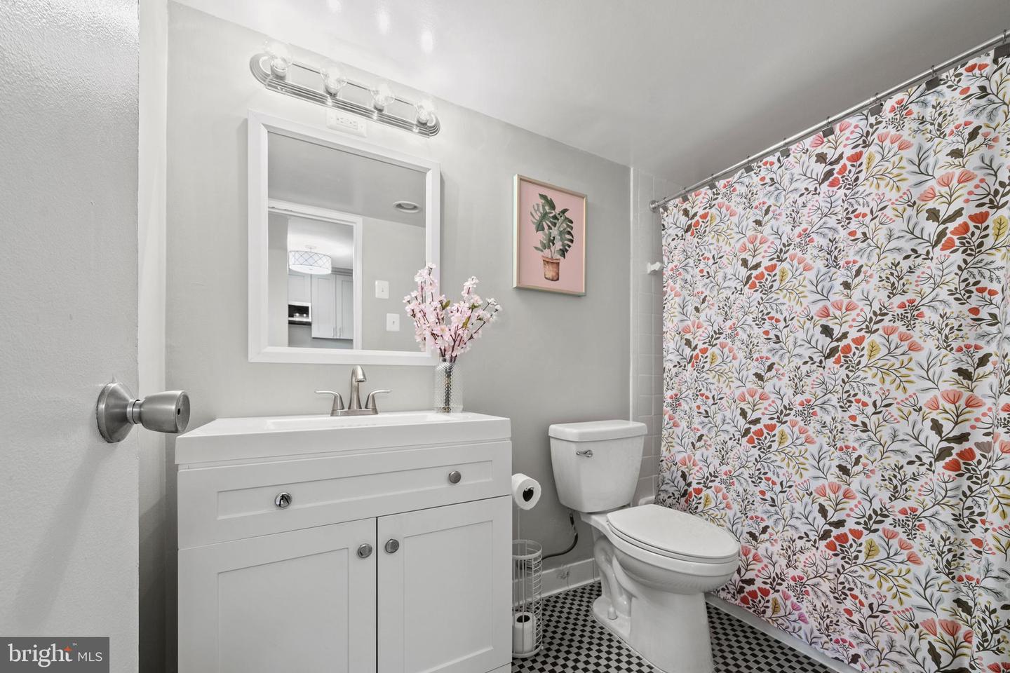 4600 S FOUR MILE RUN DR S #911, ARLINGTON, Virginia 22204, 2 Rooms Rooms,1 BathroomBathrooms,Residential,For sale,4600 S FOUR MILE RUN DR S #911,VAAR2056652 MLS # VAAR2056652