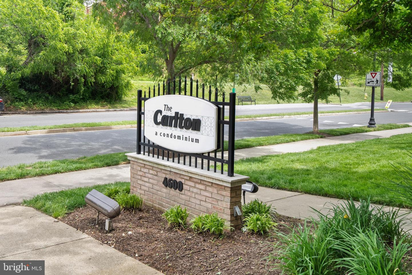 4600 S FOUR MILE RUN DR S #911, ARLINGTON, Virginia 22204, 2 Rooms Rooms,1 BathroomBathrooms,Residential,For sale,4600 S FOUR MILE RUN DR S #911,VAAR2056652 MLS # VAAR2056652