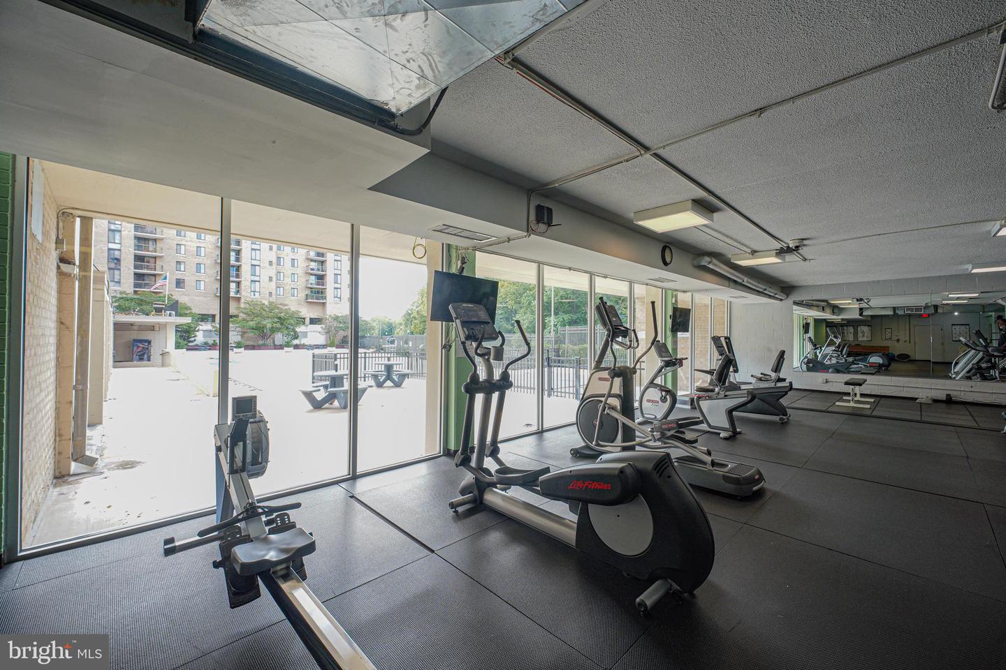4600 S FOUR MILE RUN DR S #911, ARLINGTON, Virginia 22204, 2 Rooms Rooms,1 BathroomBathrooms,Residential,For sale,4600 S FOUR MILE RUN DR S #911,VAAR2056652 MLS # VAAR2056652