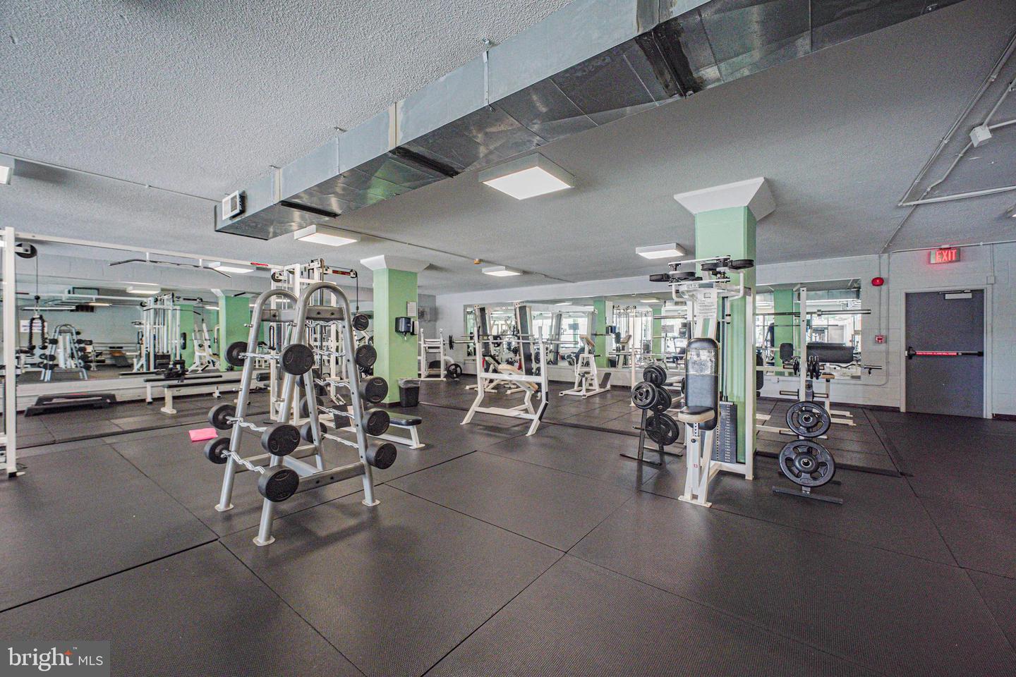 4600 S FOUR MILE RUN DR S #911, ARLINGTON, Virginia 22204, 2 Rooms Rooms,1 BathroomBathrooms,Residential,For sale,4600 S FOUR MILE RUN DR S #911,VAAR2056652 MLS # VAAR2056652