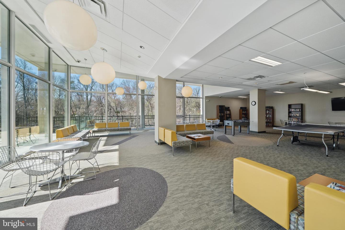 4600 S FOUR MILE RUN DR S #911, ARLINGTON, Virginia 22204, 2 Rooms Rooms,1 BathroomBathrooms,Residential,For sale,4600 S FOUR MILE RUN DR S #911,VAAR2056652 MLS # VAAR2056652