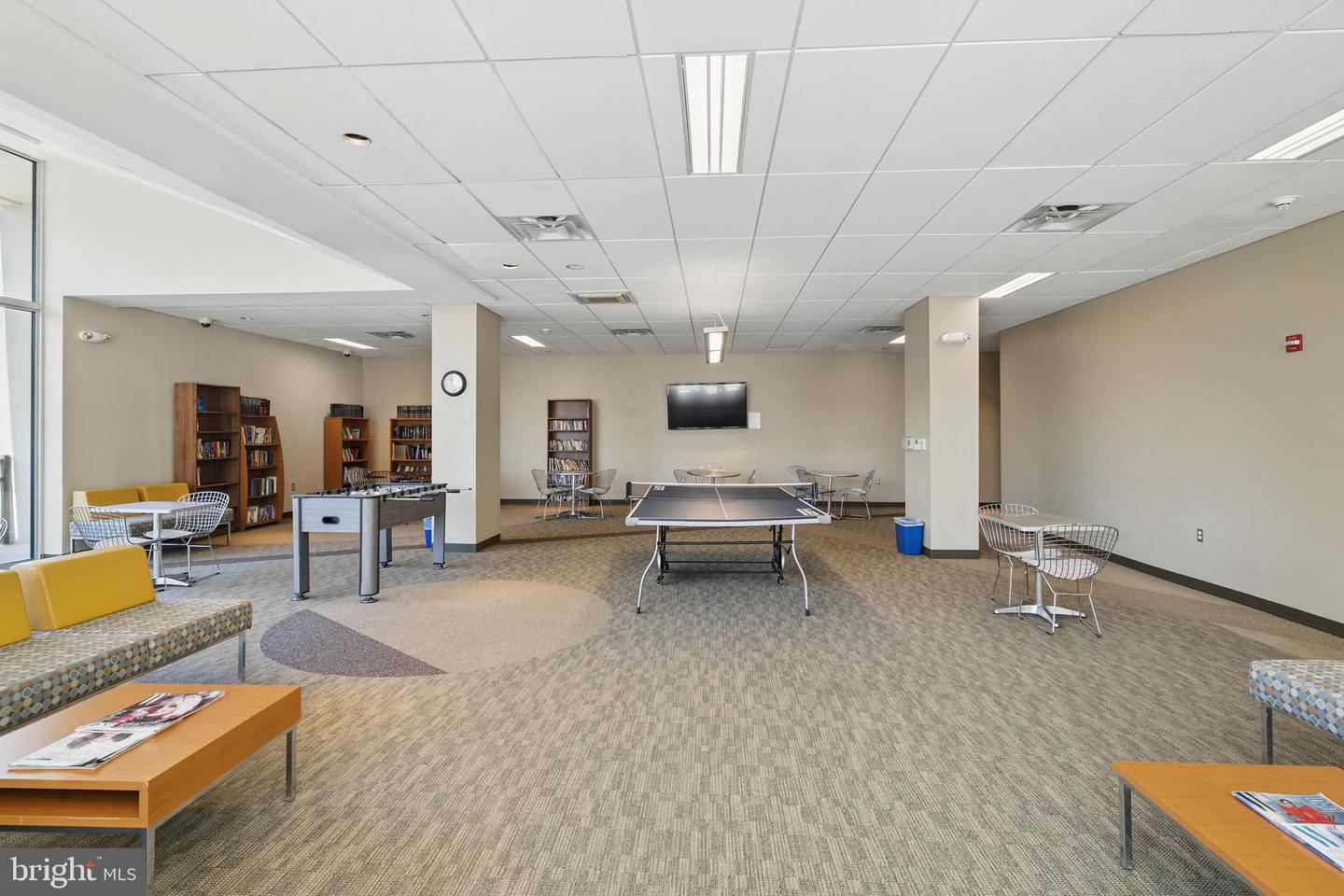 4600 S FOUR MILE RUN DR S #911, ARLINGTON, Virginia 22204, 2 Rooms Rooms,1 BathroomBathrooms,Residential,For sale,4600 S FOUR MILE RUN DR S #911,VAAR2056652 MLS # VAAR2056652