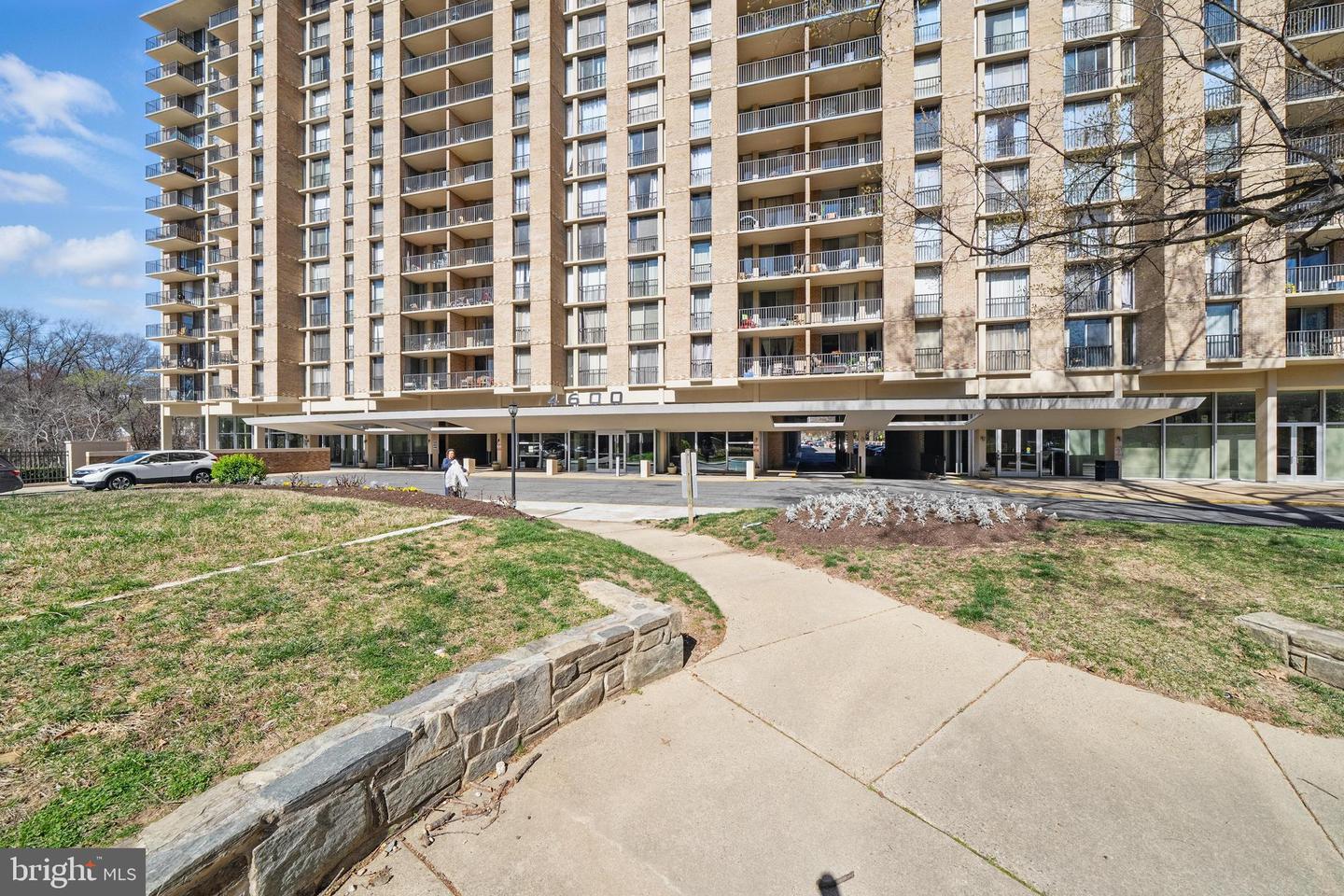 4600 S FOUR MILE RUN DR S #911, ARLINGTON, Virginia 22204, 2 Rooms Rooms,1 BathroomBathrooms,Residential,For sale,4600 S FOUR MILE RUN DR S #911,VAAR2056652 MLS # VAAR2056652