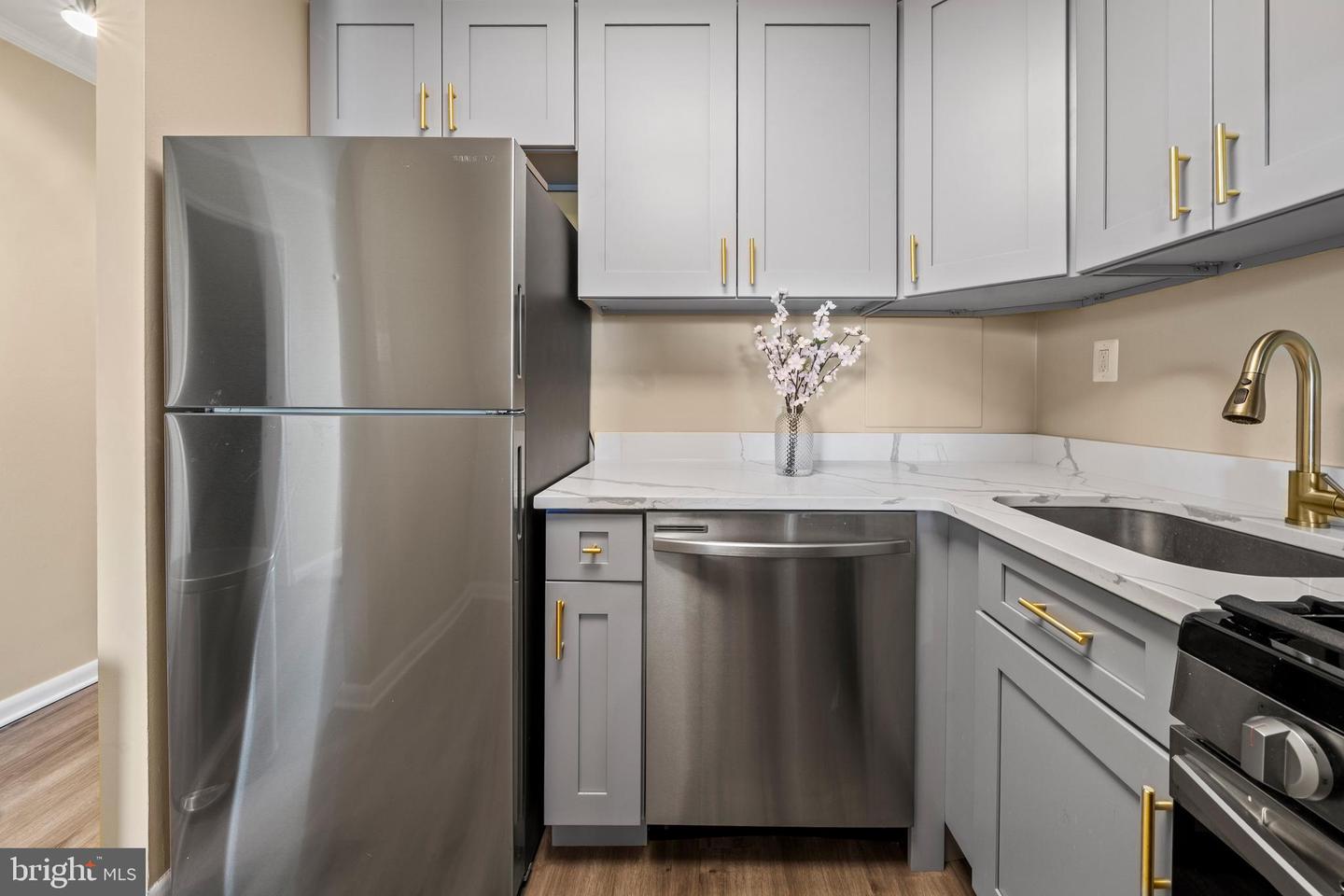 4600 S FOUR MILE RUN DR S #911, ARLINGTON, Virginia 22204, 2 Rooms Rooms,1 BathroomBathrooms,Residential,For sale,4600 S FOUR MILE RUN DR S #911,VAAR2056652 MLS # VAAR2056652