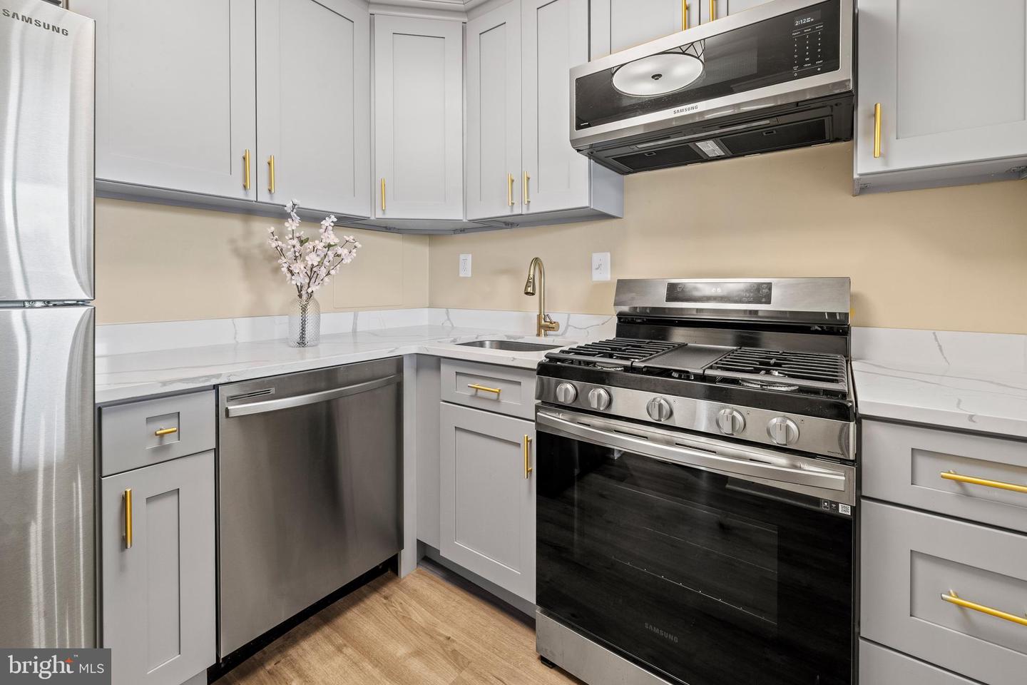 4600 S FOUR MILE RUN DR S #911, ARLINGTON, Virginia 22204, 2 Rooms Rooms,1 BathroomBathrooms,Residential,For sale,4600 S FOUR MILE RUN DR S #911,VAAR2056652 MLS # VAAR2056652