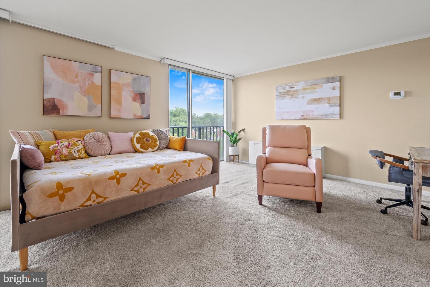 4600 S FOUR MILE RUN DR S #911, ARLINGTON, Virginia 22204, 2 Rooms Rooms,1 BathroomBathrooms,Residential,For sale,4600 S FOUR MILE RUN DR S #911,VAAR2056652 MLS # VAAR2056652