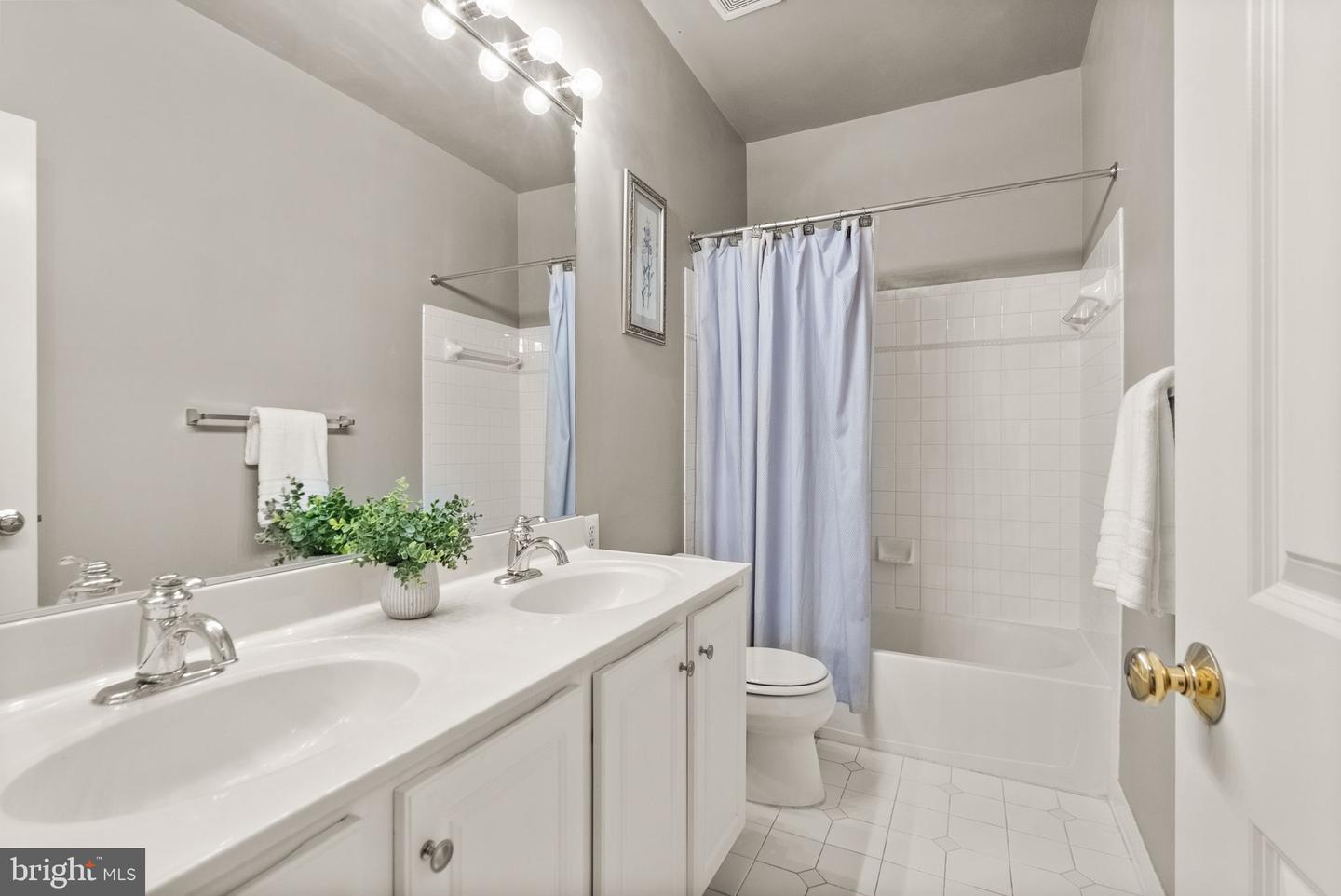 12841 VICTORY LAKES LOOP, BRISTOW, Virginia 20136, 5 Bedrooms Bedrooms, ,3 BathroomsBathrooms,Residential,For sale,12841 VICTORY LAKES LOOP,VAPW2093250 MLS # VAPW2093250