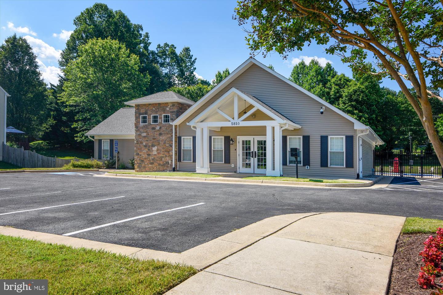 5949 MOONBEAM DR, WOODBRIDGE, Virginia 22193, 5 Bedrooms Bedrooms, ,3 BathroomsBathrooms,Residential,For sale,5949 MOONBEAM DR,VAPW2093316 MLS # VAPW2093316