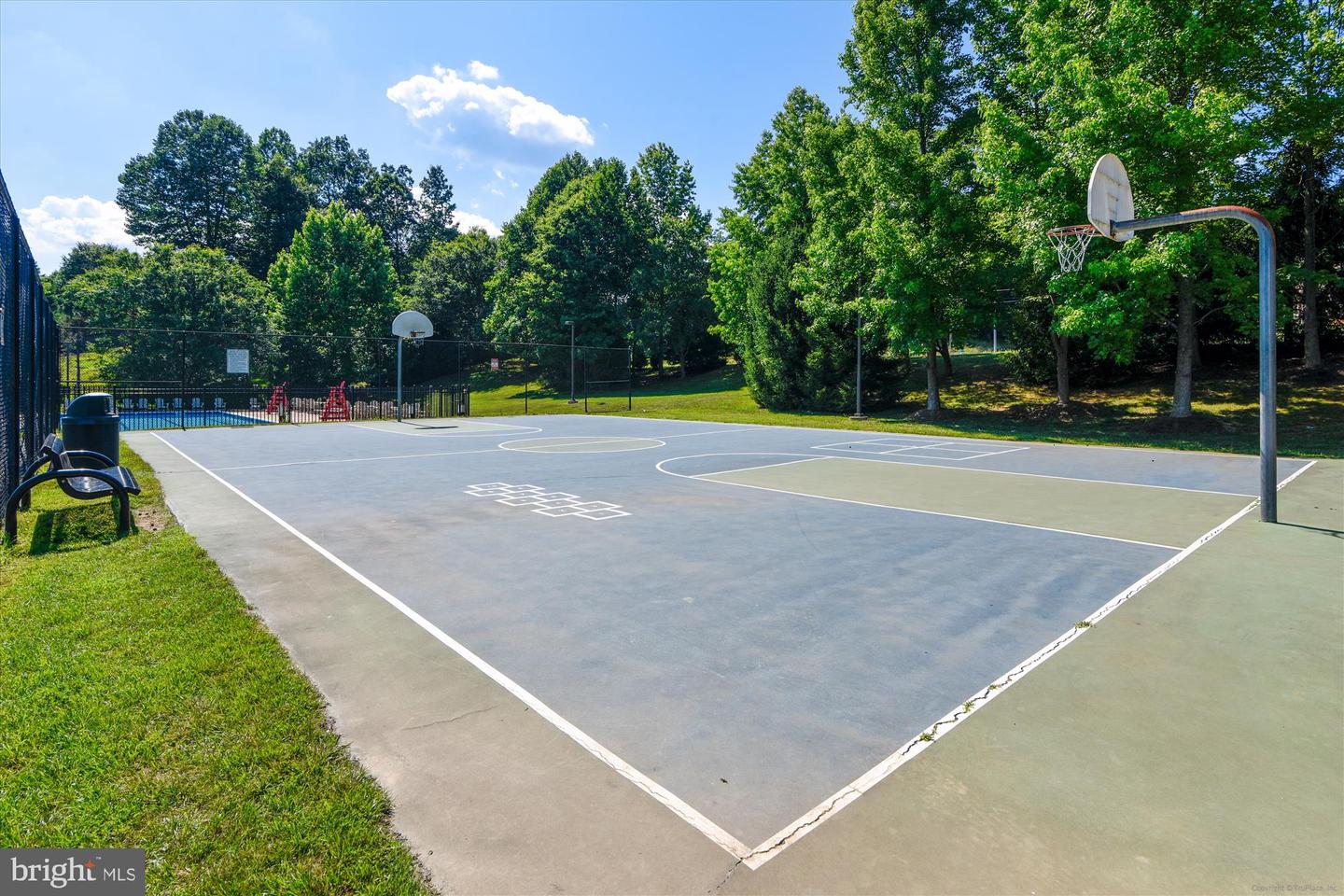 5949 MOONBEAM DR, WOODBRIDGE, Virginia 22193, 5 Bedrooms Bedrooms, ,3 BathroomsBathrooms,Residential,For sale,5949 MOONBEAM DR,VAPW2093316 MLS # VAPW2093316