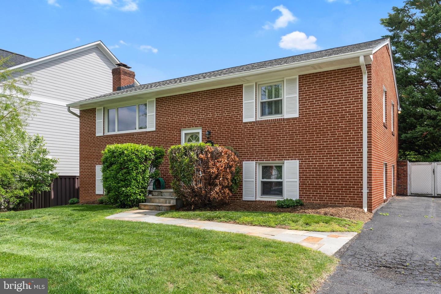 511 WAKEFIELD ST N, ARLINGTON, Virginia 22203, 4 Bedrooms Bedrooms, ,2 BathroomsBathrooms,Residential,For sale,511 WAKEFIELD ST N,VAAR2056718 MLS # VAAR2056718