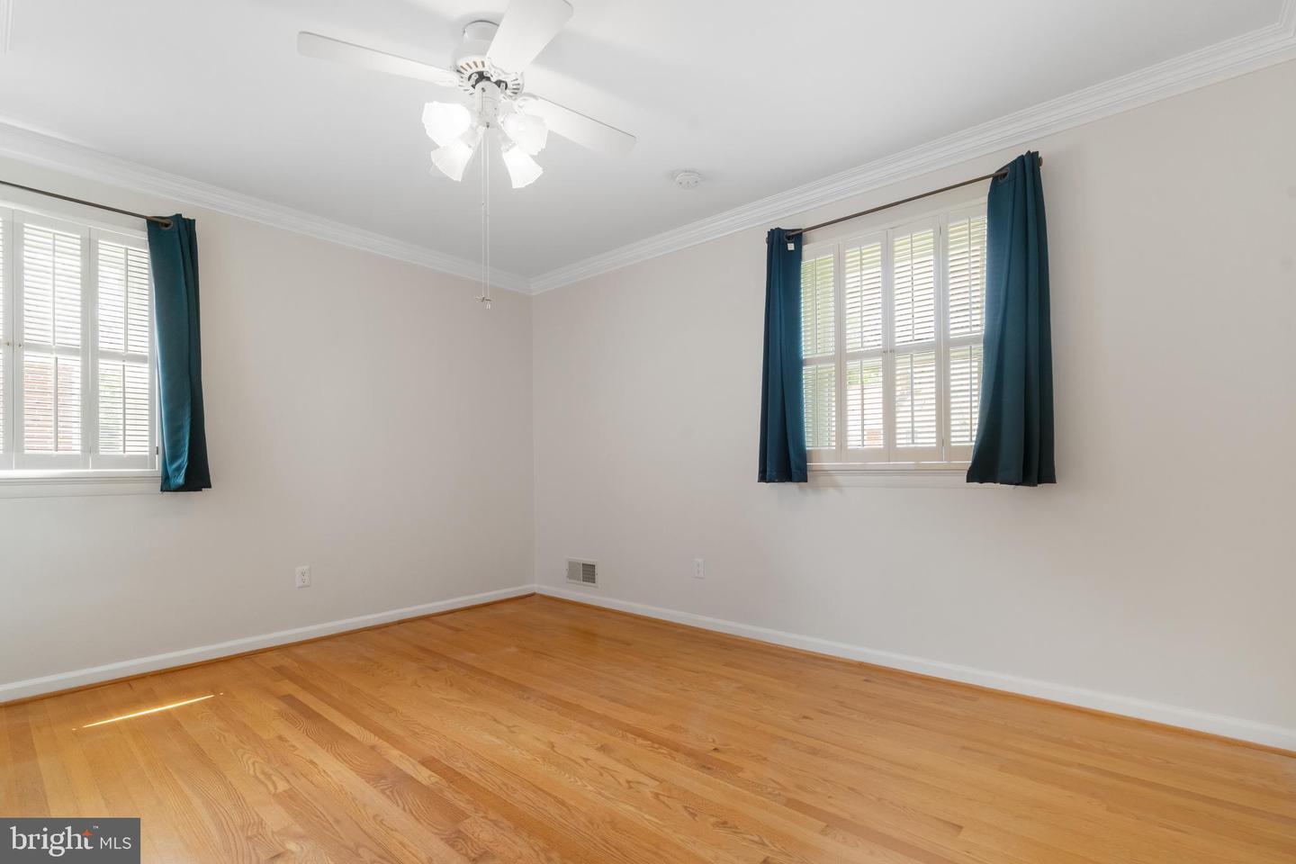 511 WAKEFIELD ST N, ARLINGTON, Virginia 22203, 4 Bedrooms Bedrooms, ,2 BathroomsBathrooms,Residential,For sale,511 WAKEFIELD ST N,VAAR2056718 MLS # VAAR2056718