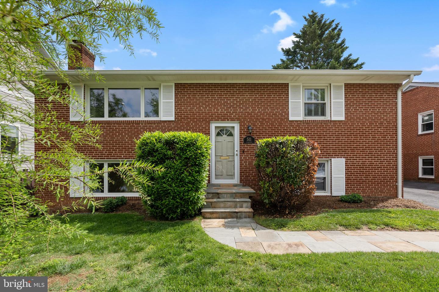 511 WAKEFIELD ST N, ARLINGTON, Virginia 22203, 4 Bedrooms Bedrooms, ,2 BathroomsBathrooms,Residential,For sale,511 WAKEFIELD ST N,VAAR2056718 MLS # VAAR2056718