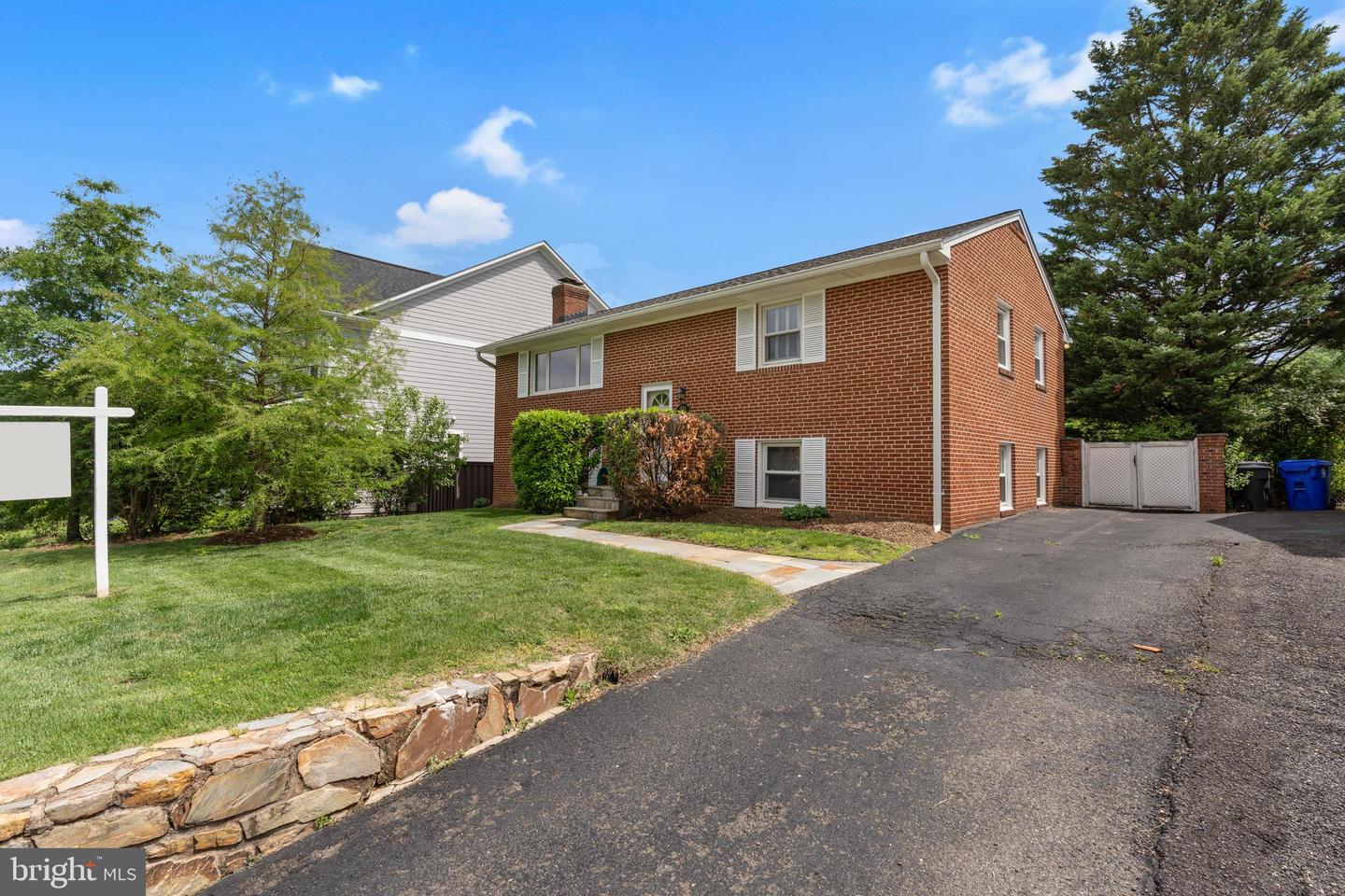 511 WAKEFIELD ST N, ARLINGTON, Virginia 22203, 4 Bedrooms Bedrooms, ,2 BathroomsBathrooms,Residential,For sale,511 WAKEFIELD ST N,VAAR2056718 MLS # VAAR2056718