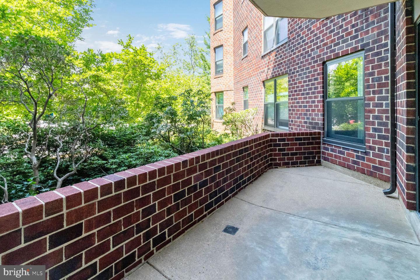 2100 LANGSTON BLVD #103, ARLINGTON, Virginia 22201, 2 Bedrooms Bedrooms, ,1 BathroomBathrooms,Residential,For sale,2100 LANGSTON BLVD #103,VAAR2056720 MLS # VAAR2056720